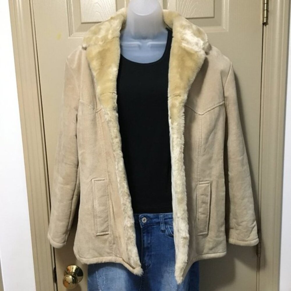 EUC Vintage Guess tan suede jacket 🧥 with plush warm lining Large
